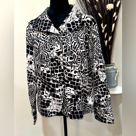 Chico’s size 1 Button-Up Black and White Dress Jacket US size Medium - Picture 1 of 10